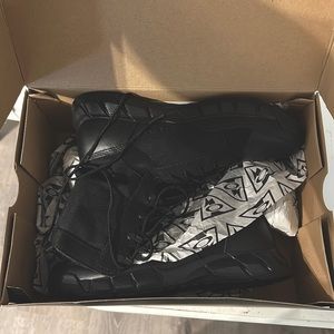 Women’s size 6.5 Oakley SI Patrol Boot in all black